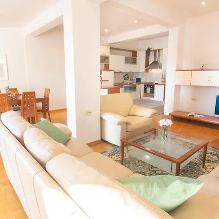Apartment Downtown Olive Makarska