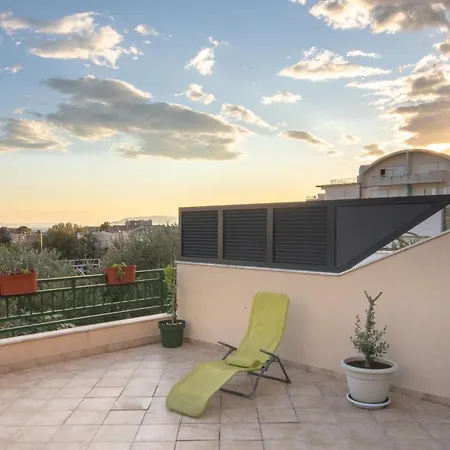 Downtown Olive Apartment *