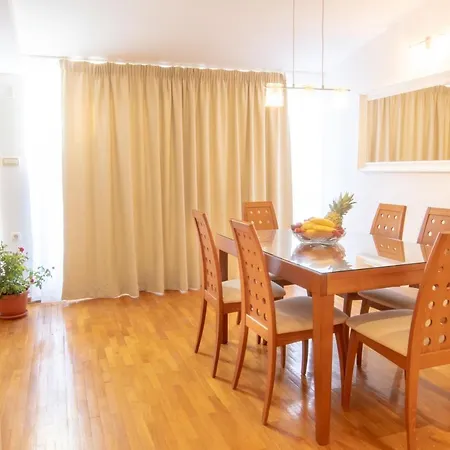 Apartment Downtown Olive Makarska