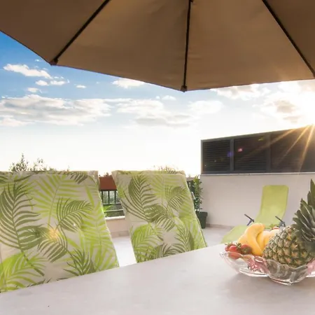 Downtown Olive Apartment