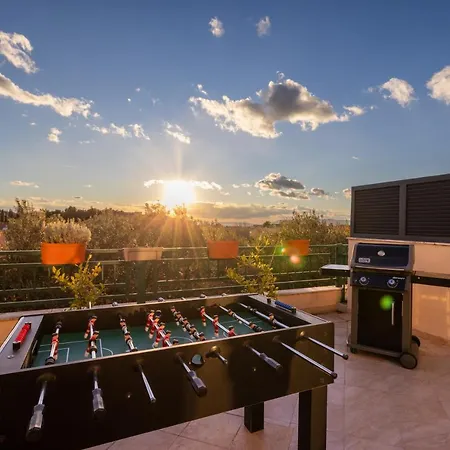 Downtown Olive Apartment